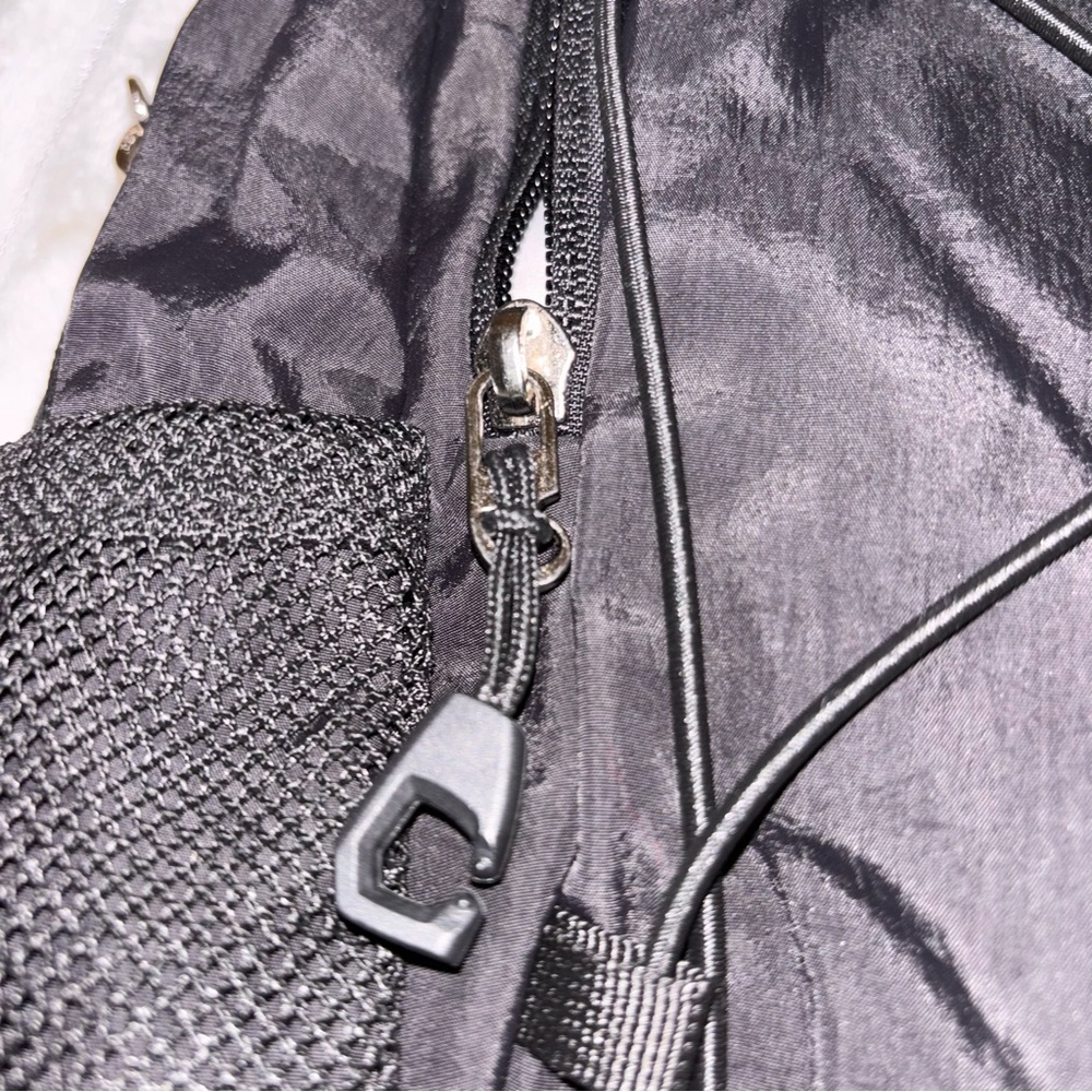 Waterfly 12L Lightweight Hiking Backpack Daypack Travel School Bag Black - Picture 6 of 14